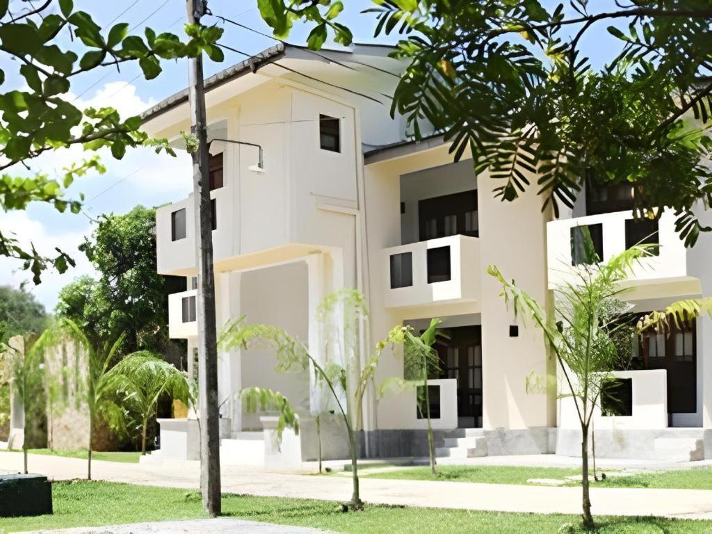 de 5000 m² con 7 habitación/es y 7 baño/s de uso privado, en Yala Tissamaharama Exterior foto